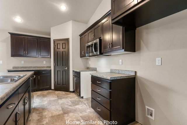 1696 BETTY JEAN LANE, Green Bay, WI 54313