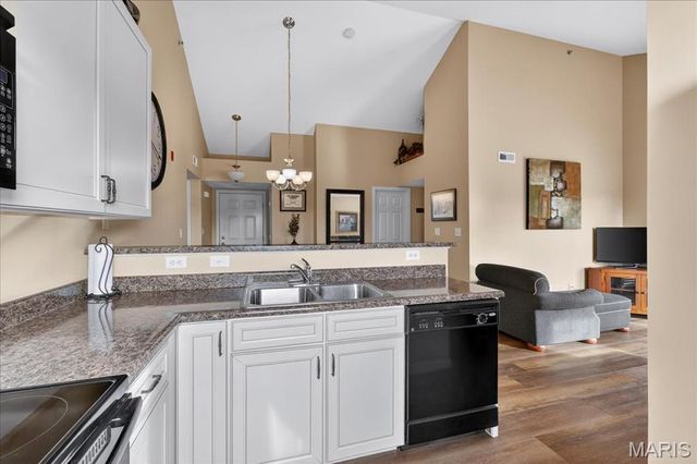 2490 Lampong Drive 300C, St Louis, MO 63125