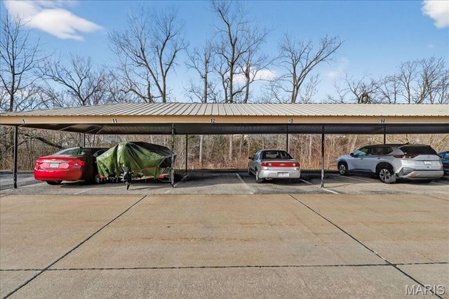 2490 Lampong Drive 300C, St Louis, MO 63125