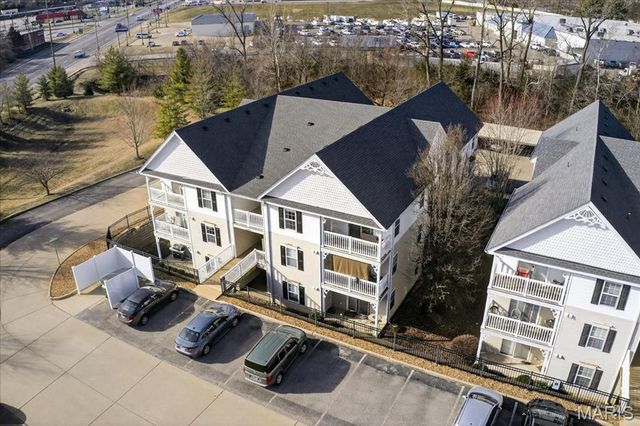 2490 Lampong Drive 300C, St Louis, MO 63125