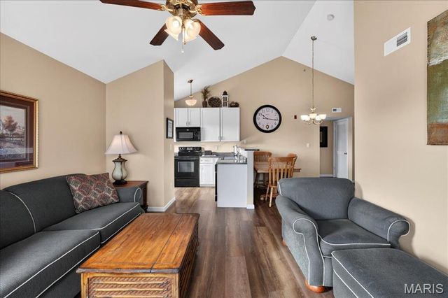 2490 Lampong Drive 300C, St Louis, MO 63125