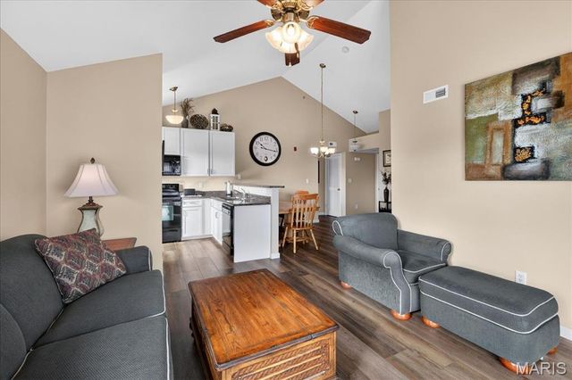 2490 Lampong Drive 300C, St Louis, MO 63125