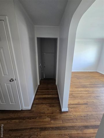 8842 Longacre Street, Detroit, MI 48228