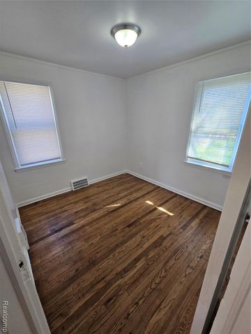 8842 Longacre Street, Detroit, MI 48228