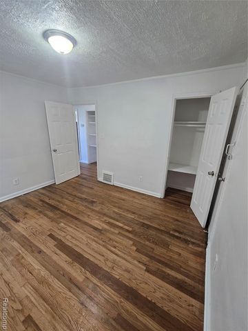 8842 Longacre Street, Detroit, MI 48228