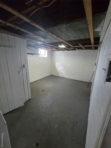 8842 Longacre Street, Detroit, MI 48228