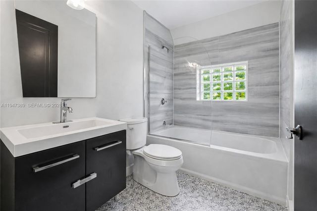 2533 SW 5th St, Miami, FL 33135