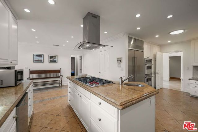 9023 Alto Cedro Drive, Beverly Hills, CA 90210