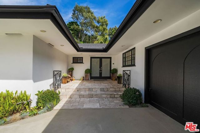 9023 Alto Cedro Drive, Beverly Hills, CA 90210