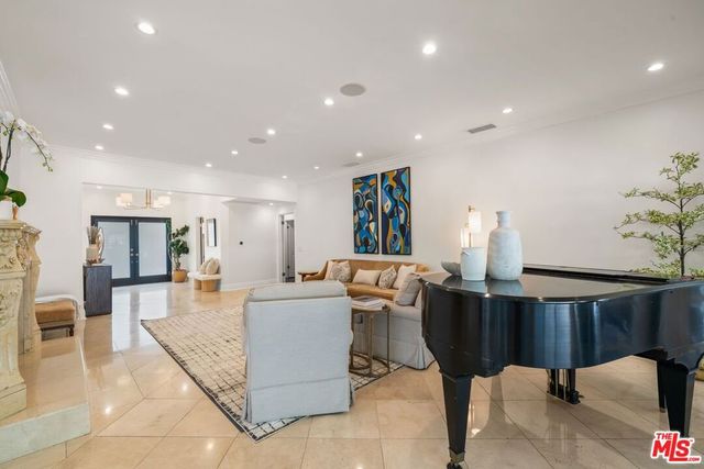 9023 Alto Cedro Drive, Beverly Hills, CA 90210