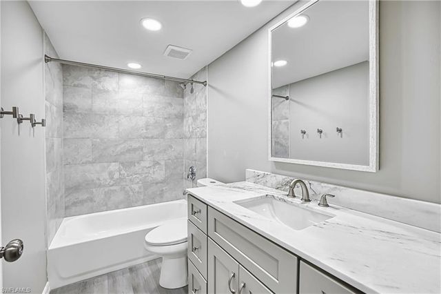 1740 Pine Valley DR 313, Fort Myers, FL 33907