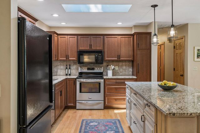 11304 19th Avenue S, Burnsville, MN 55337