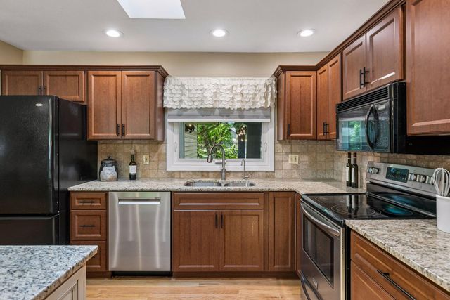 11304 19th Avenue S, Burnsville, MN 55337