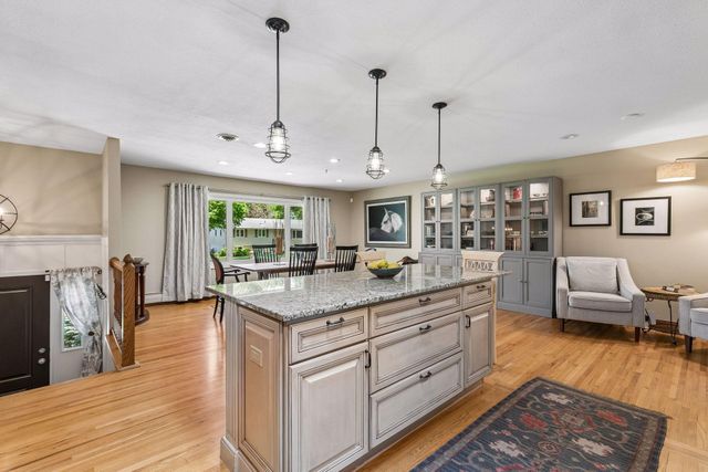 11304 19th Avenue S, Burnsville, MN 55337