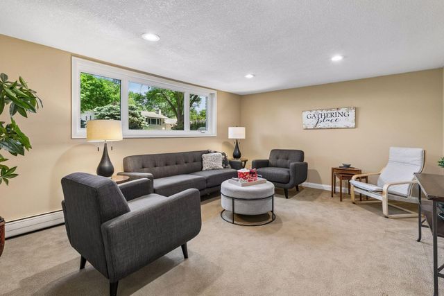 11304 19th Avenue S, Burnsville, MN 55337