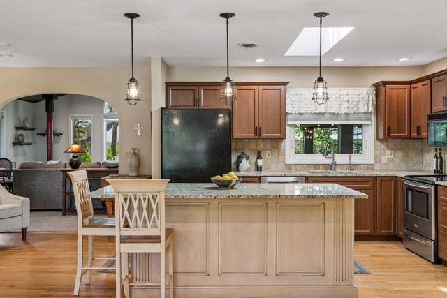 11304 19th Avenue S, Burnsville, MN 55337