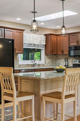 11304 19th Avenue S, Burnsville, MN 55337