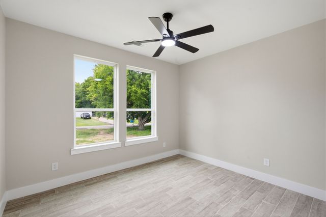 201 E Freeman Street, Ennis, TX 75119