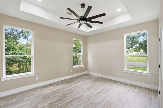 201 E Freeman Street, Ennis, TX 75119