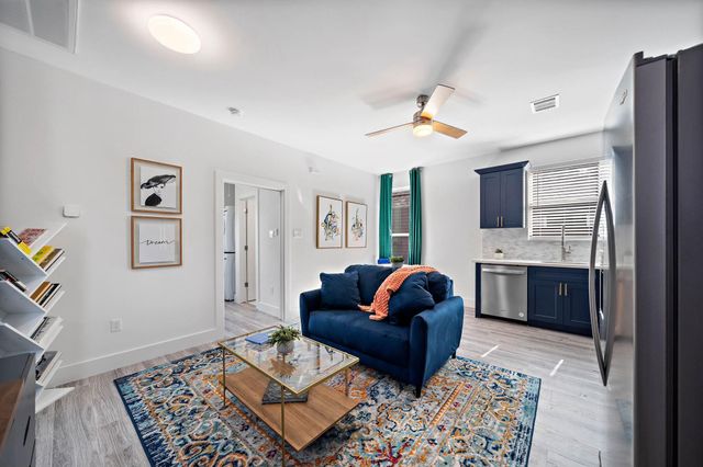 207 E 38th Street E B, Houston, TX 77018