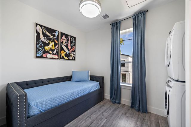 207 E 38th Street E B, Houston, TX 77018