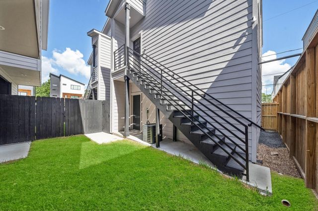 207 E 38th Street E B, Houston, TX 77018