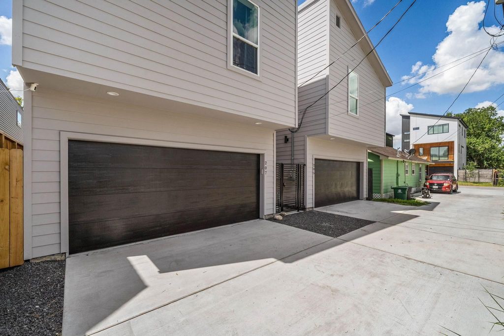 207 E 38th Street E B, Houston, TX 77018