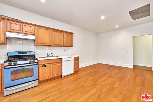 136 N Serrano Avenue, Los Angeles, CA 90004