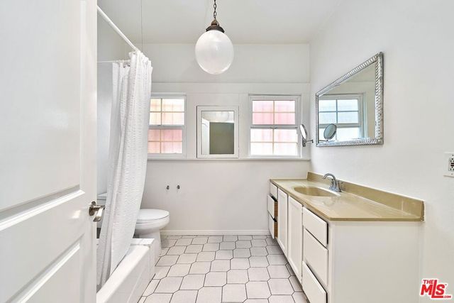 136 N Serrano Avenue, Los Angeles, CA 90004