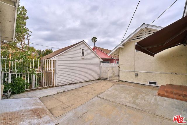 136 N Serrano Avenue, Los Angeles, CA 90004