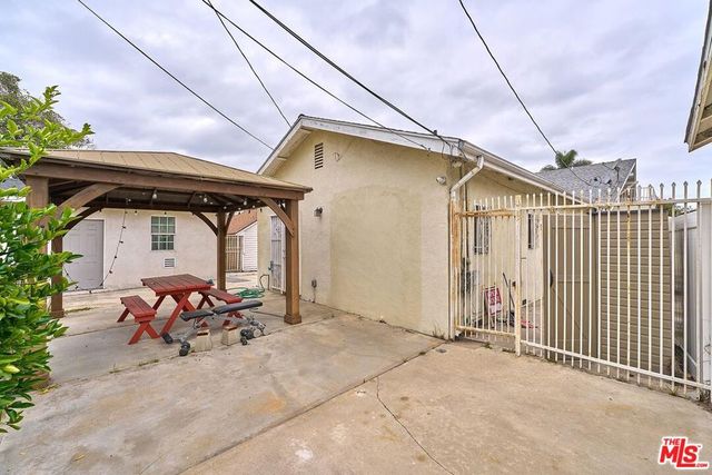 136 N Serrano Avenue, Los Angeles, CA 90004