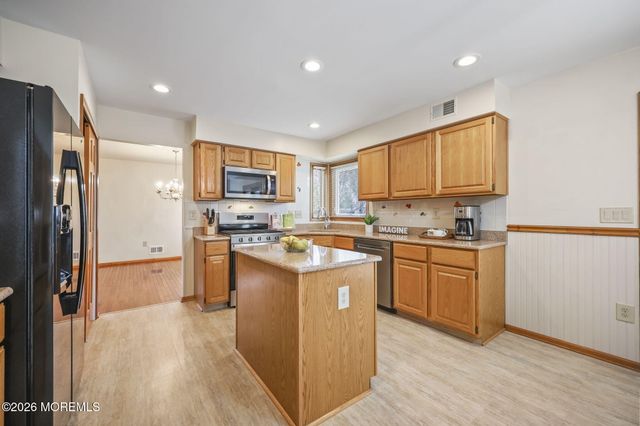 323 Adams Court, Manalapan, NJ 07726