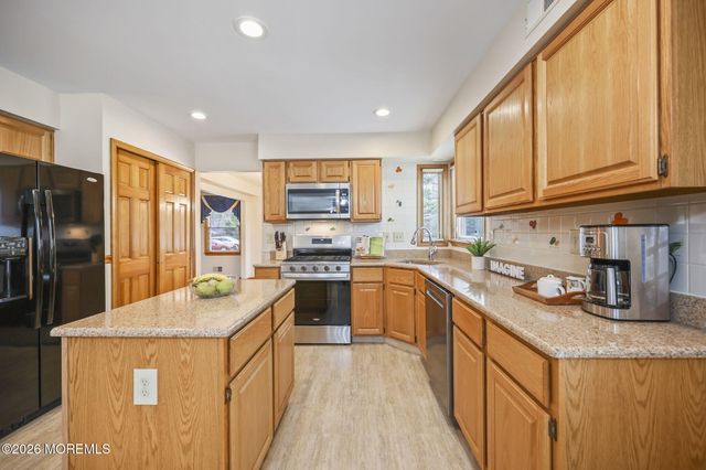 323 Adams Court, Manalapan, NJ 07726