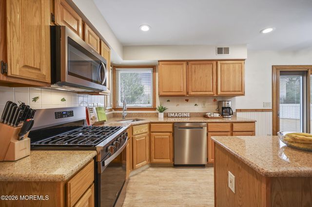 323 Adams Court, Manalapan, NJ 07726