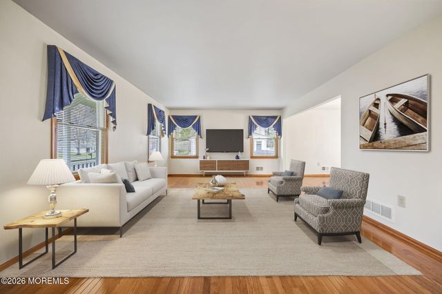 323 Adams Court, Manalapan, NJ 07726