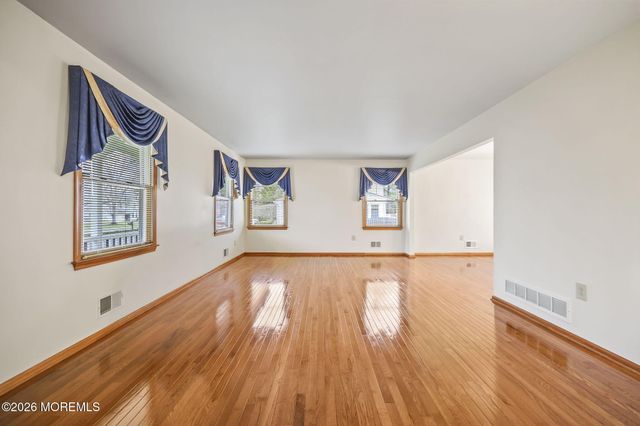 323 Adams Court, Manalapan, NJ 07726