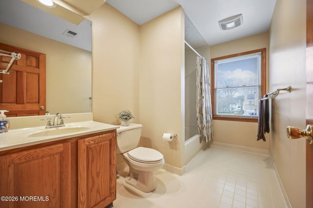 323 Adams Court, Manalapan, NJ 07726