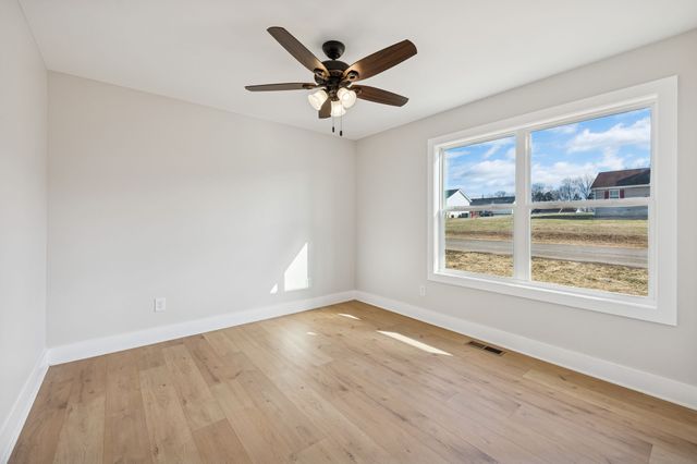 342 Leigh Anna Circle, Lafayette, TN 37083