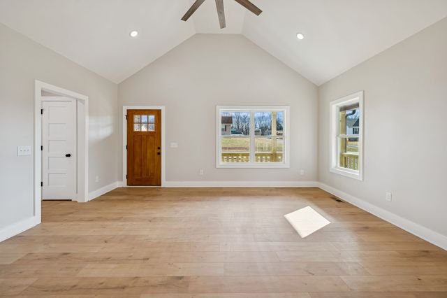 342 Leigh Anna Circle, Lafayette, TN 37083