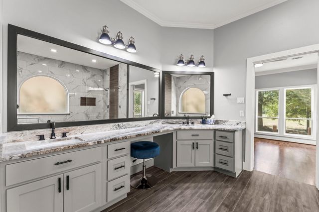 24611 W Kingscrest Circle, Spring, TX 77389