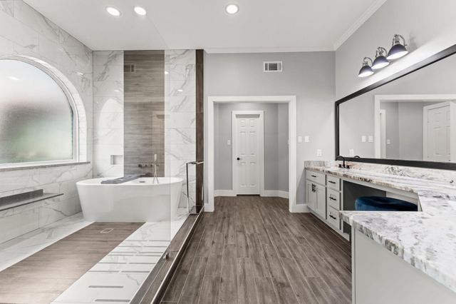 24611 W Kingscrest Circle, Spring, TX 77389