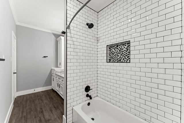 24611 W Kingscrest Circle, Spring, TX 77389