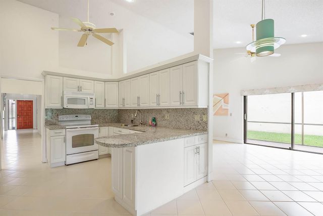 7003 GOLF POINTE Circle, Tamarac, FL 33321