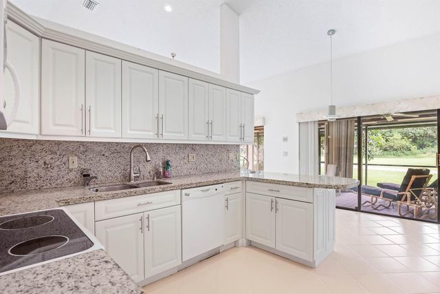7003 GOLF POINTE Circle, Tamarac, FL 33321