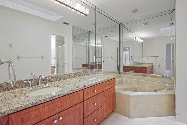 7003 GOLF POINTE Circle, Tamarac, FL 33321