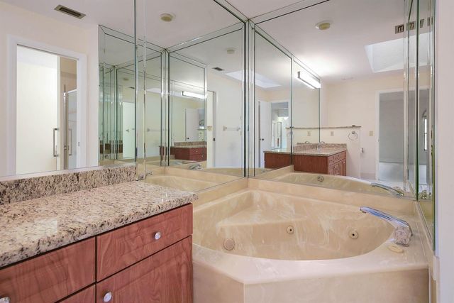 7003 GOLF POINTE Circle, Tamarac, FL 33321