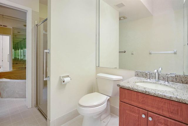 7003 GOLF POINTE Circle, Tamarac, FL 33321