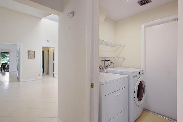 7003 GOLF POINTE Circle, Tamarac, FL 33321