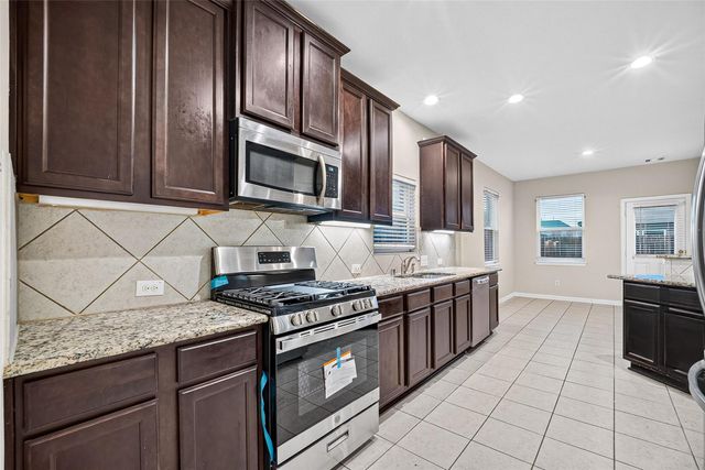 10015 Chase Court, Baytown, TX 77521