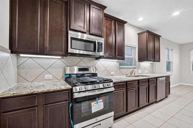 10015 Chase Court, Baytown, TX 77521